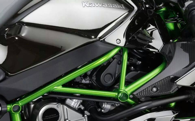 Illustration for article titled The Supercharged Kawasaki Ninja H2R Is Batshit Insane
